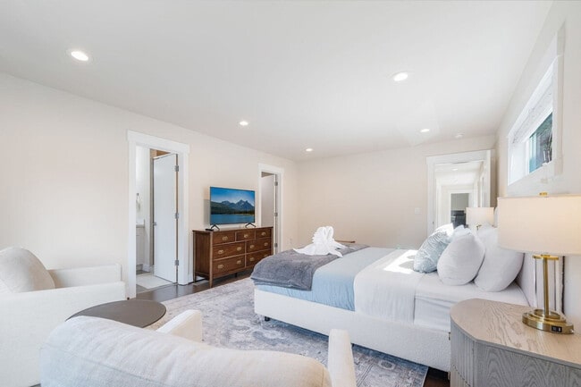 Building Photo - 10404 2nd Pl SW