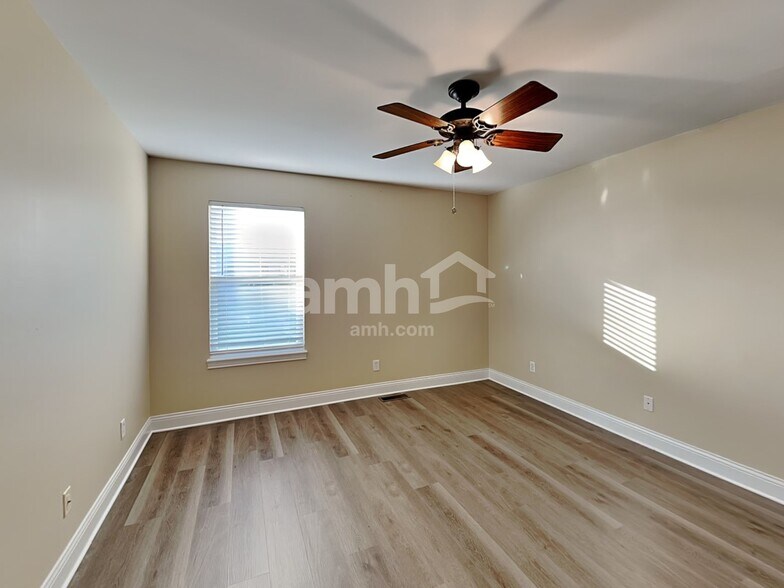 Building Photo - 2210 Scheper Ct