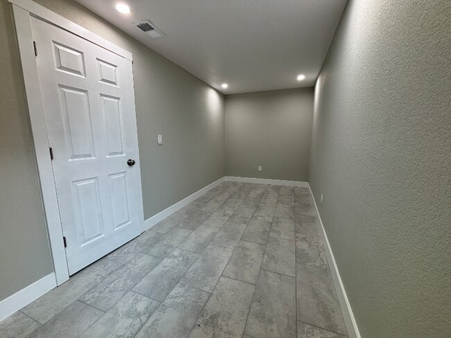 Building Photo - 10821 Larry Dr