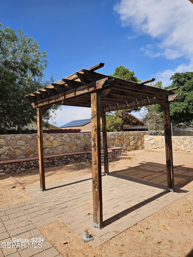 Building Photo - 12345 Tierra Plata Dr