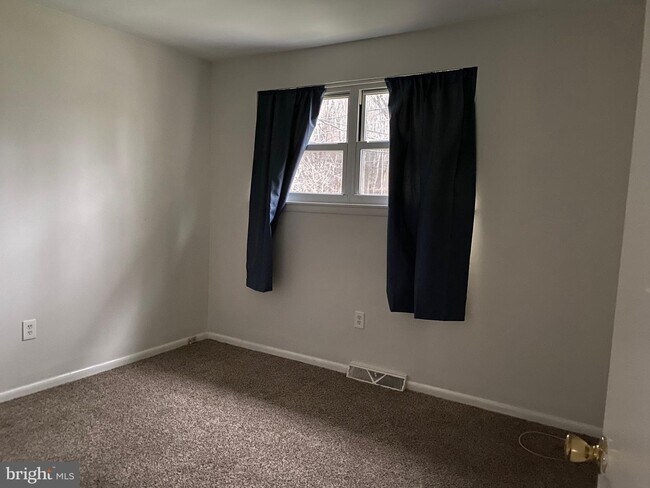 Building Photo - 21 Ridge Dr