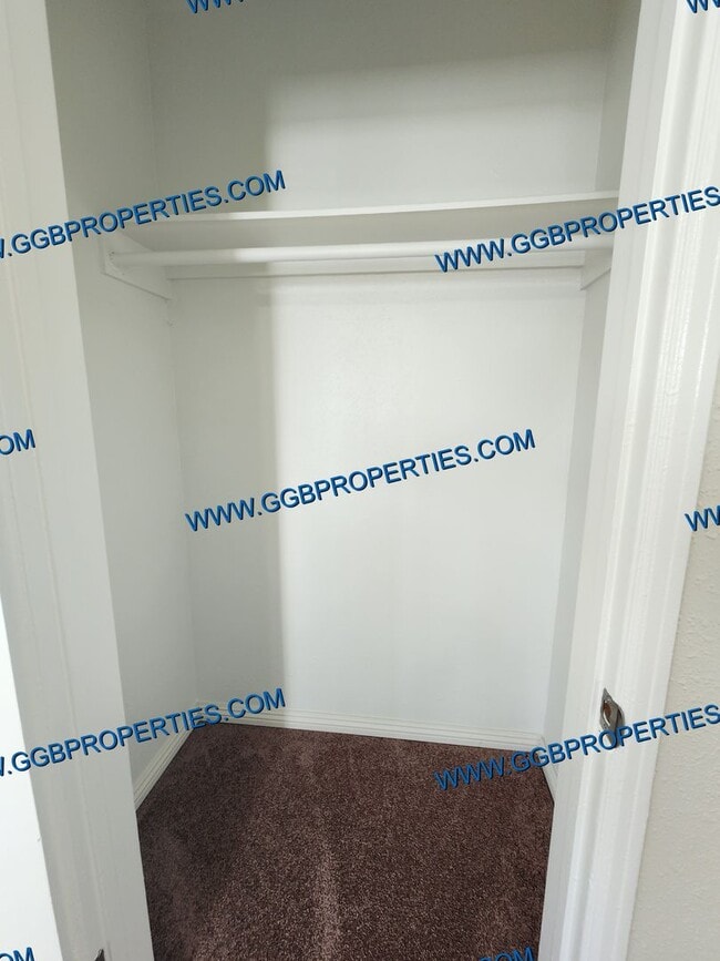 Building Photo - 253/255 E 67th Way