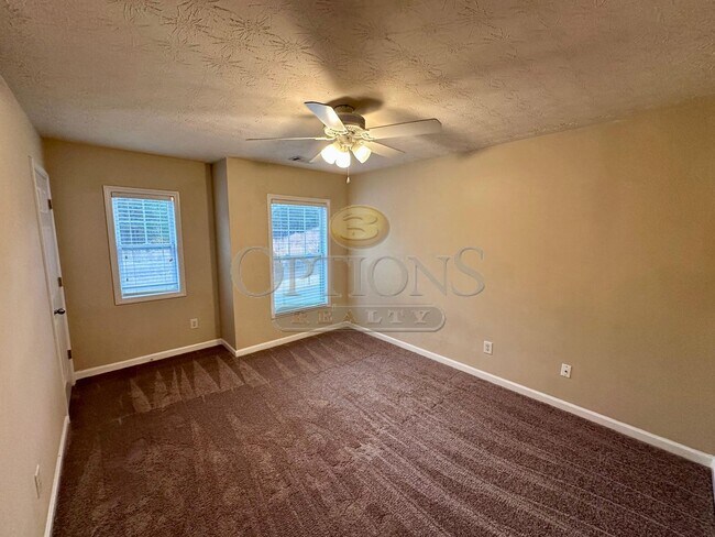Building Photo - 827 Forsythia Way