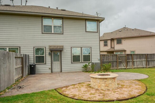 Building Photo - 6490 Calgary Woods Ln