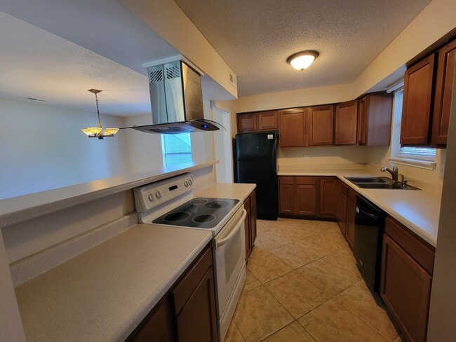 Building Photo - First Floor Plantation Pointe Condo Available!