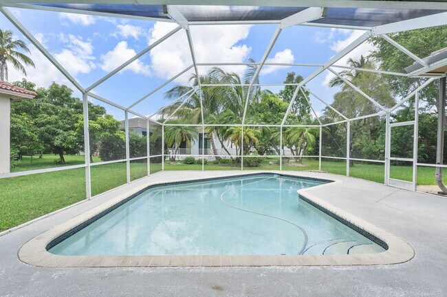 Building Photo - 4868 Kensington Cir