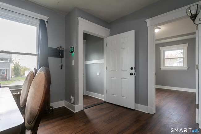 Building Photo - 101 Laurel St