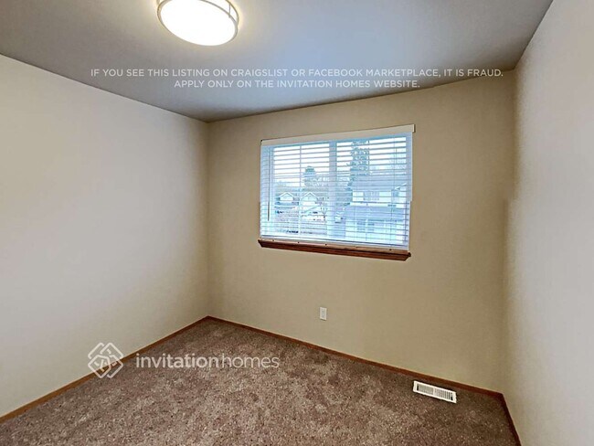 Building Photo - 15472 Chestnut Dr SE