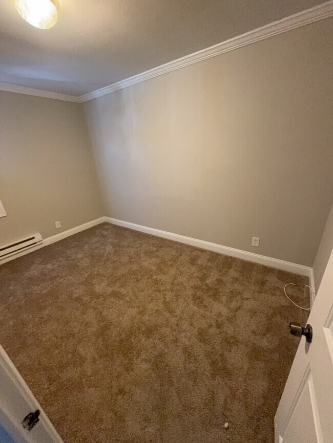 Building Photo - Charming 3 Bed, 2 Bath Ranch-Style Colonia...