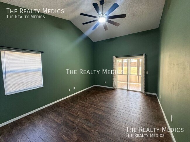 Building Photo - 2601 Bridle Dr