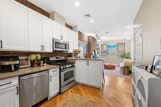 Building Photo - 123 Willow Ave