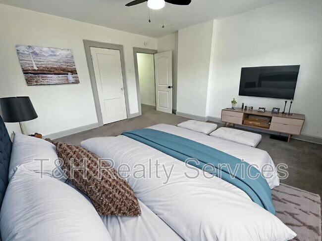 Building Photo - 2935 Ruckle St