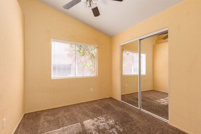 Building Photo - NW single story with four bedrooms and large backyard