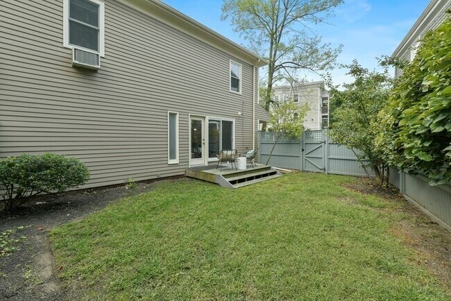 Building Photo - 30 Lowell St