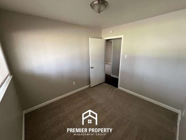 Building Photo - 4637 Newton Dr