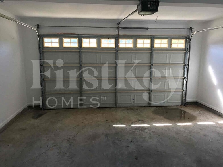 Building Photo - 5048 Pioneer Pkwy