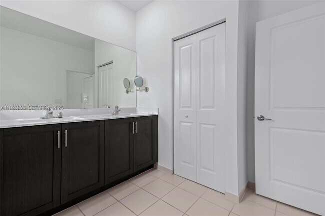 Building Photo - 2652 SE 13th St