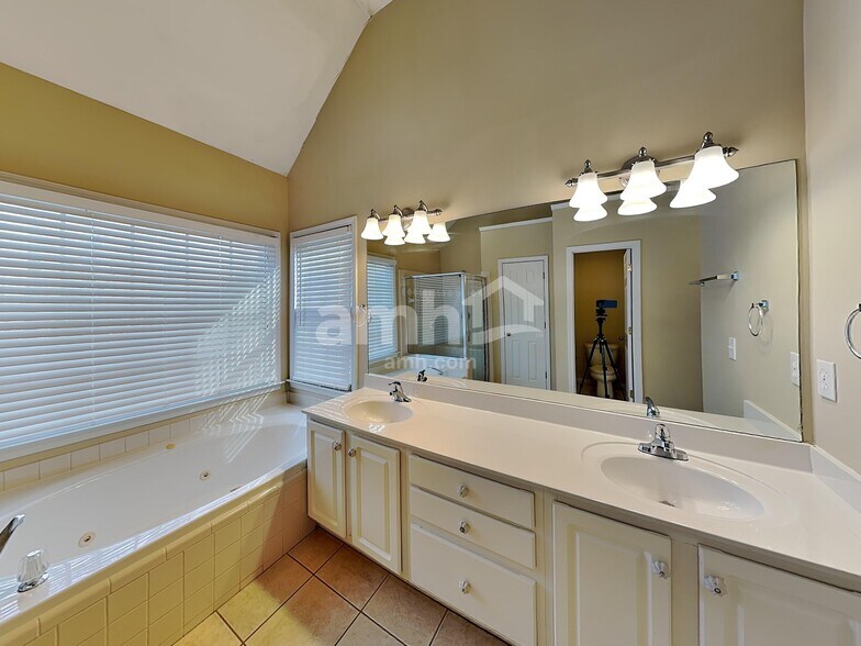 Building Photo - 6261 Sharpsburg Ct NW