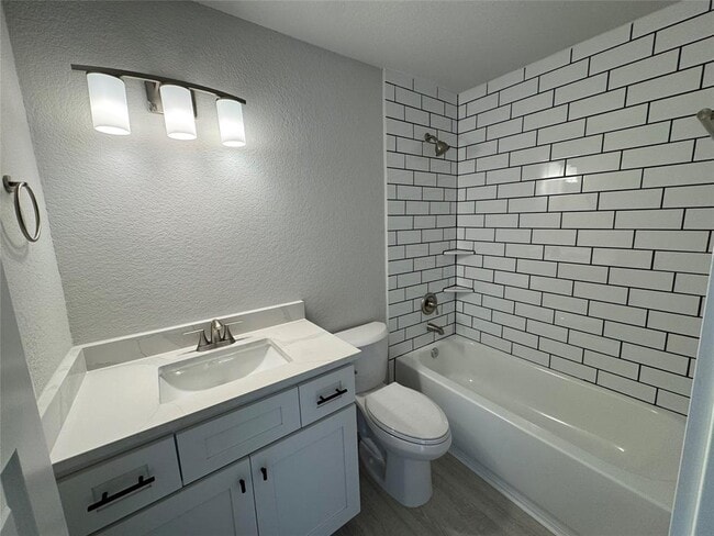 Building Photo - 9803 Club Creek Dr