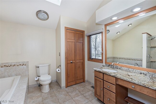 Building Photo - 6235 Sunnywood Dr