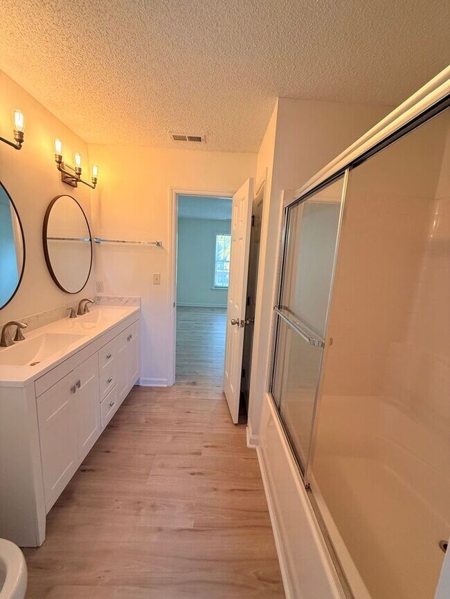 Building Photo - 1529 Crag Burn Ln