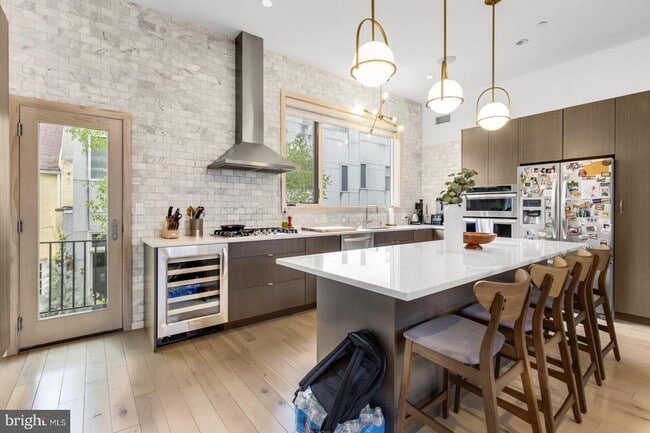 Building Photo - 1108 N Bodine St