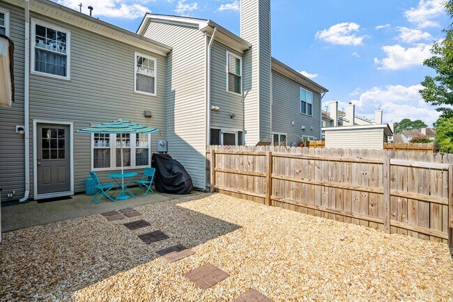 Building Photo - Furnished Townhome in VB