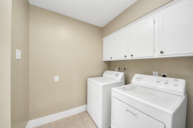Building Photo - 11811 Campos Dr