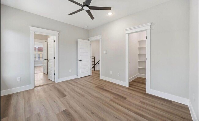 Building Photo - 4624 Mayflower St