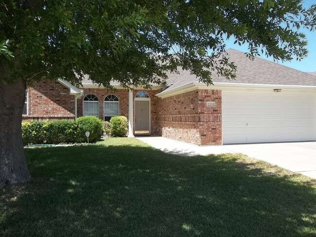 Primary Photo - 4 BEDROOM, CONVENIENT LOCATION