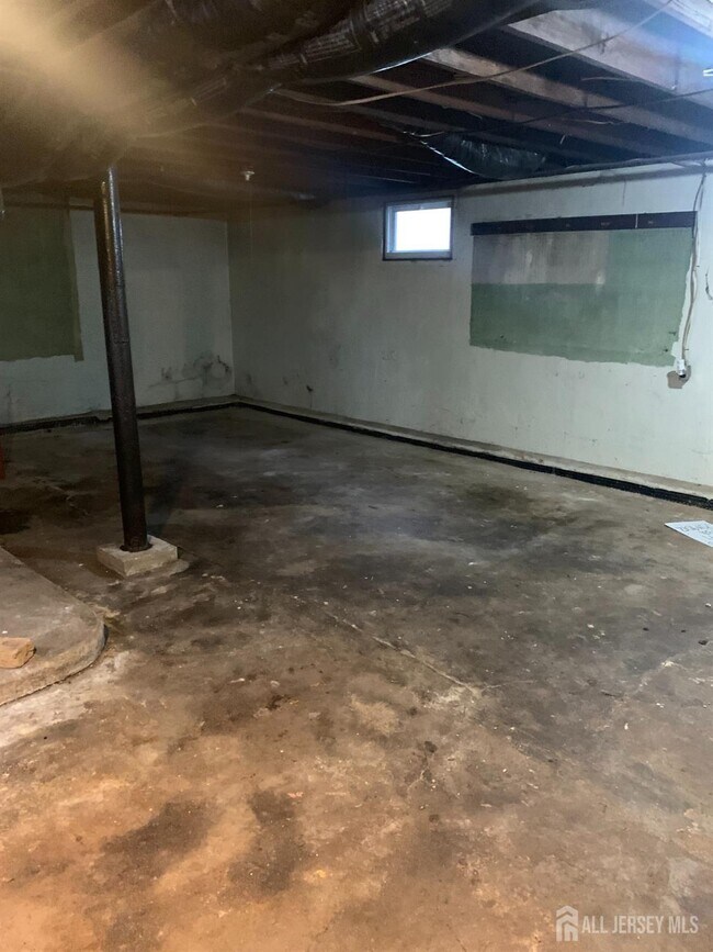 Building Photo - 47 Holly St