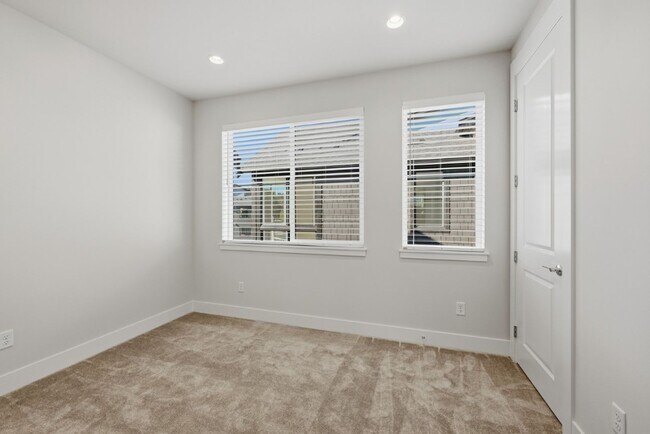 Building Photo - 13364 NE 175th Pl