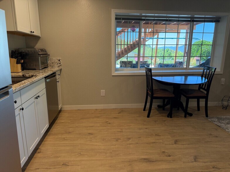 Building Photo - 1303 Highcrest Dr