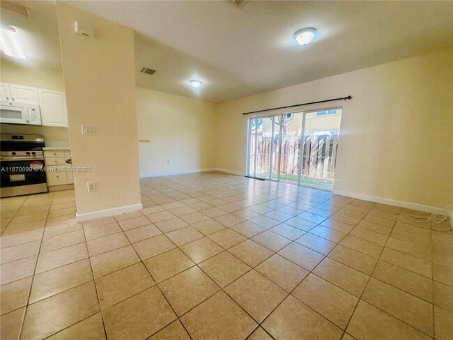 Building Photo - 1420 NE 33rd Ave