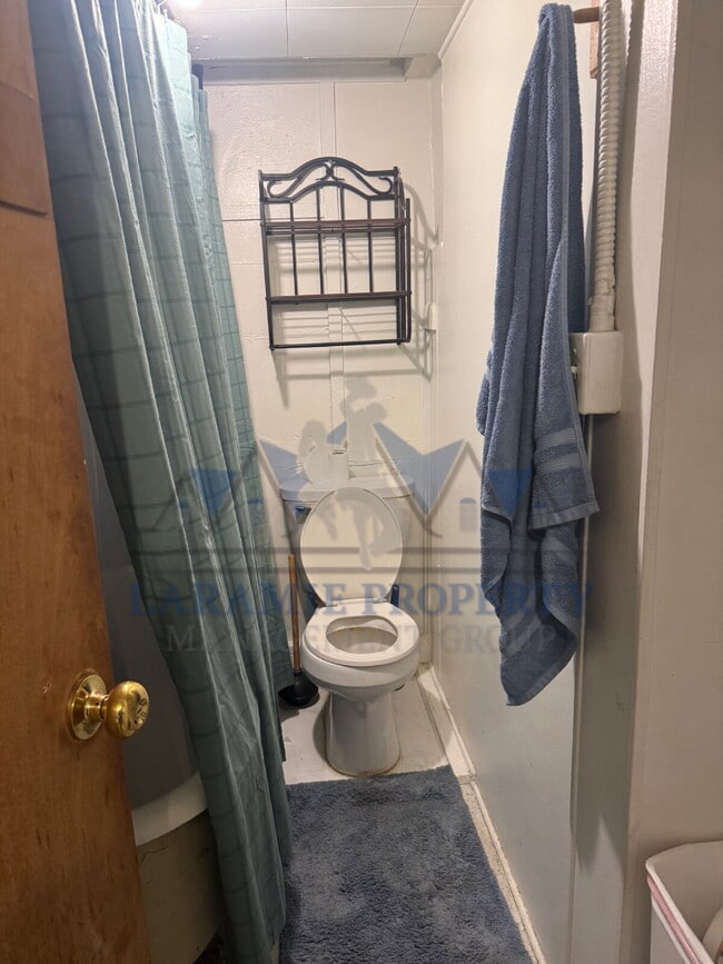Building Photo - 1 Bed 1 Bath Cottage House