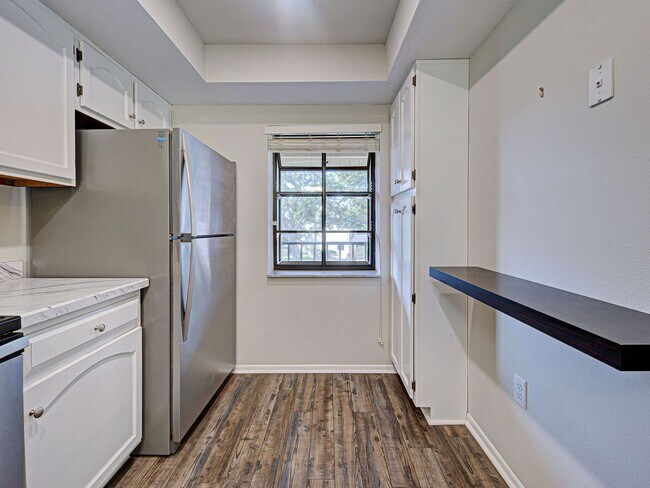 Building Photo - 2BD/2BA Mission Lakes Condo