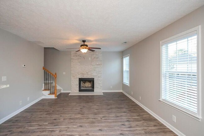 Building Photo - 1254 Lasalle Dr