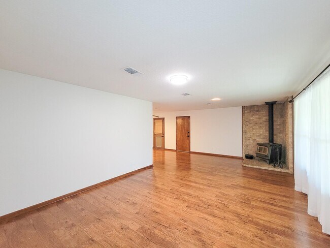 Building Photo - 10282 Valley Dr S