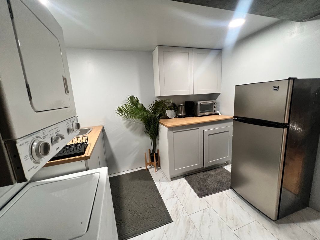 Building Photo - 114 Urell Pl NE