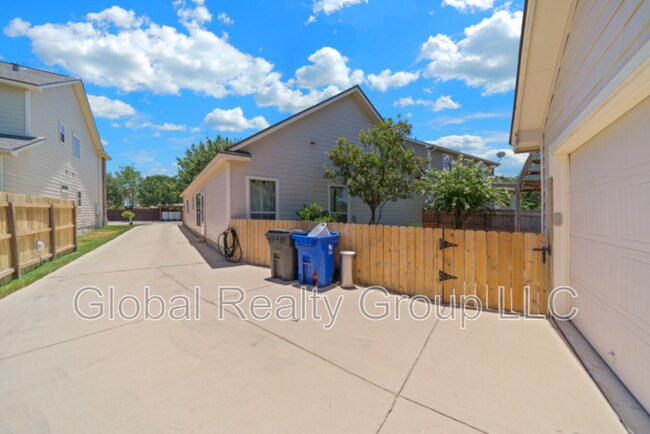 Building Photo - 308 Rustic Tr