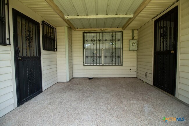 Building Photo - 2018 Newton Dr