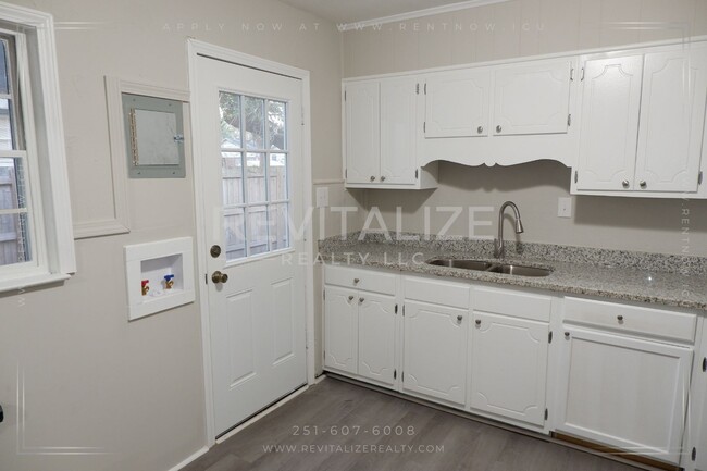 Building Photo - Newly Updated 3 Bed/1 Bath Home in Midtown!