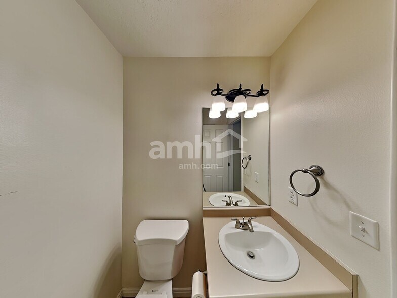 Building Photo - 957 W 1200 S