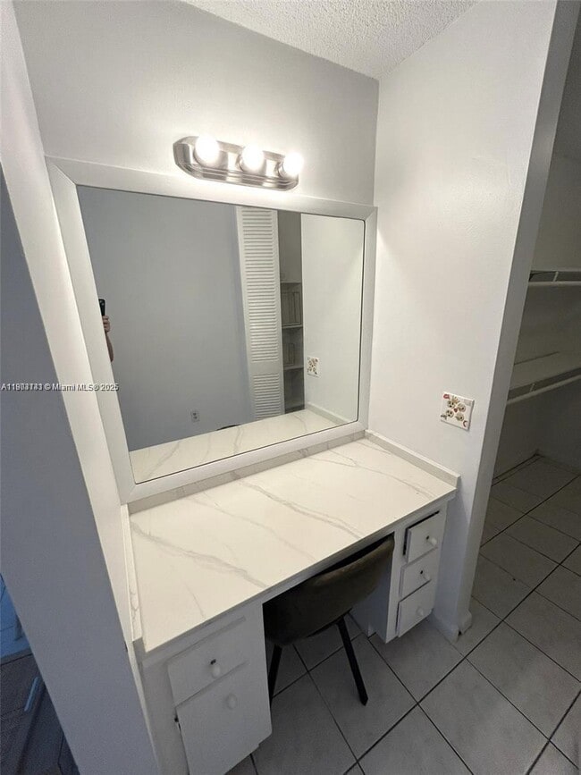 Building Photo - 1225 NE 124th St