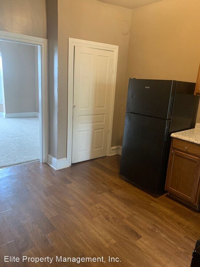 Building Photo - 3 br, 1 bath House - 940 W. Princess St., ...