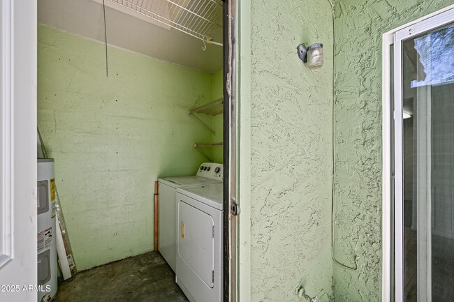Building Photo - 729 E Cochise Dr