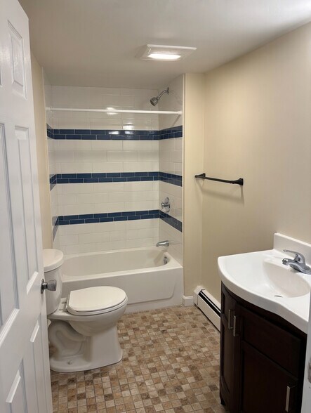 Bathroom - 44 Dover St