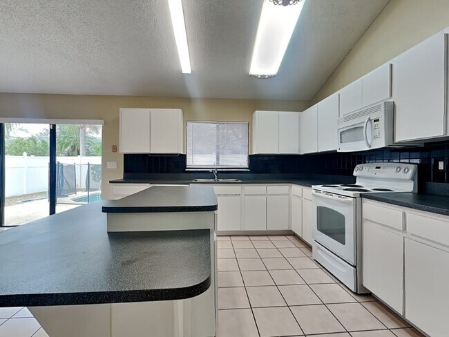 Building Photo - 15008 Redcliff Dr