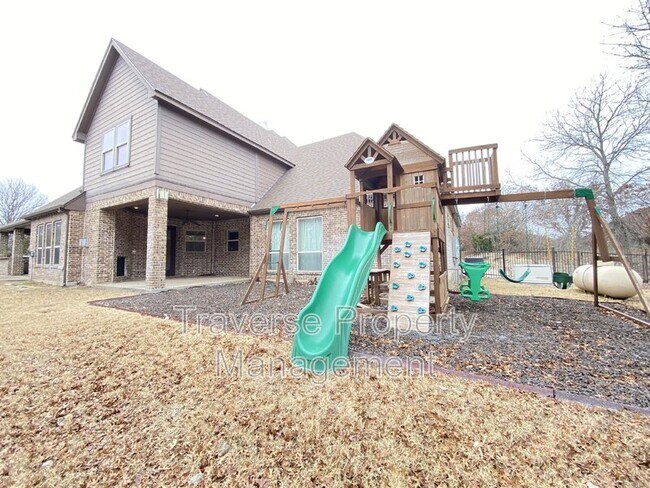 Building Photo - 129 Acorn Ln