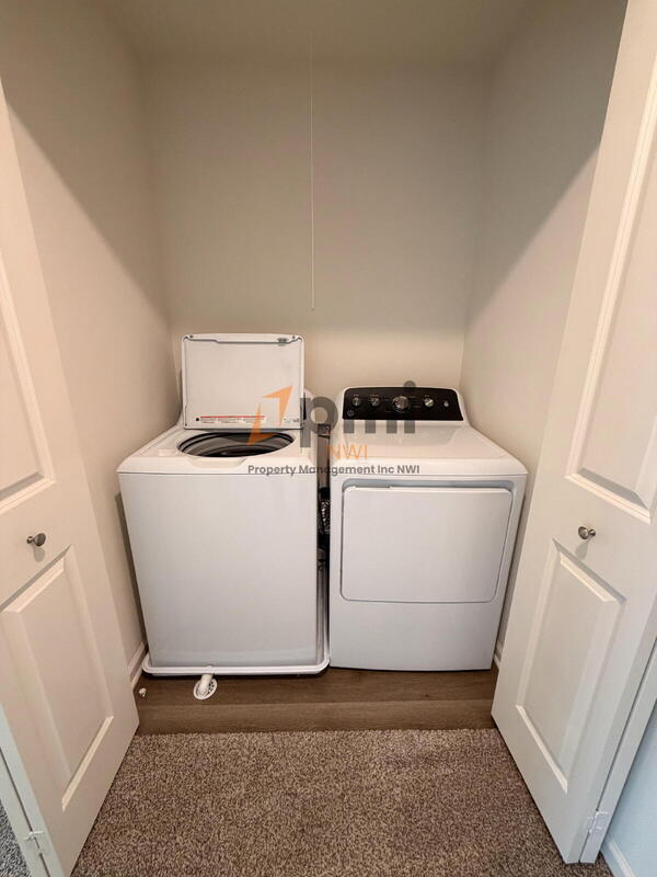 Building Photo - 8754 Clover Ln